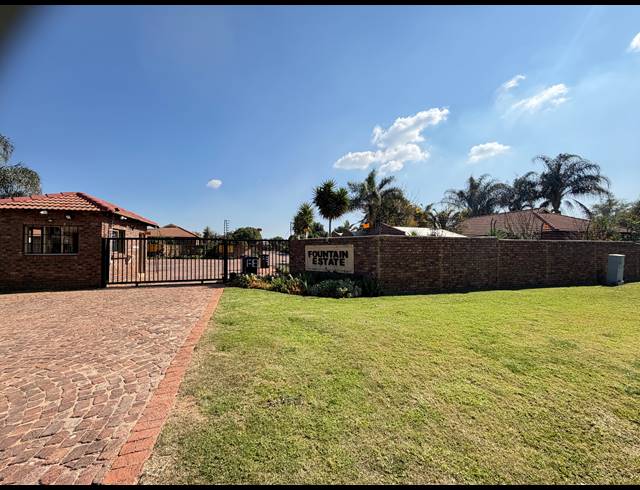 2 BEDROOM TOWNHOUSE FOR SALE IN ANDEON